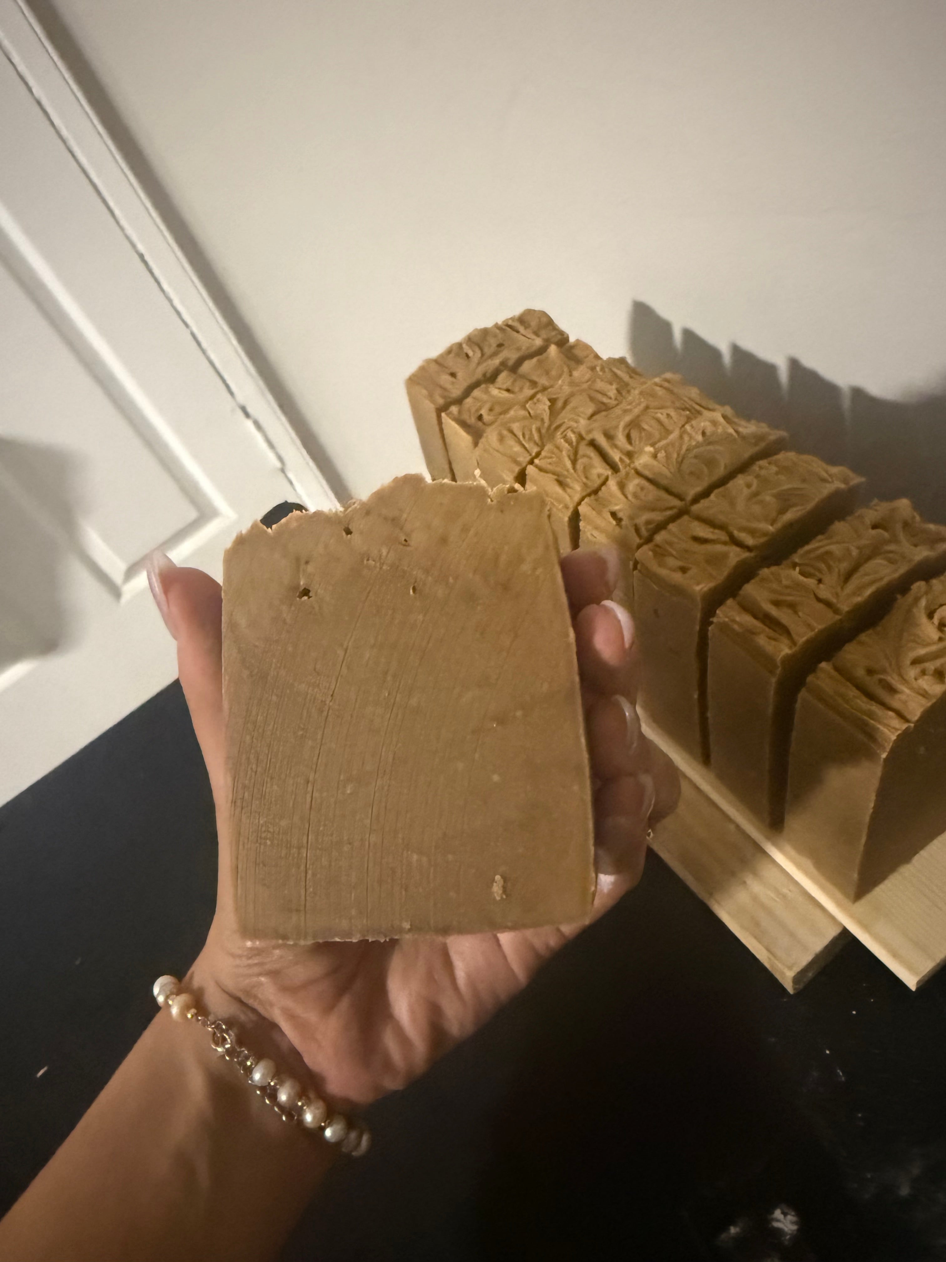 🌾 Sensitive Oatmeal • Honey • Turmeric Soap